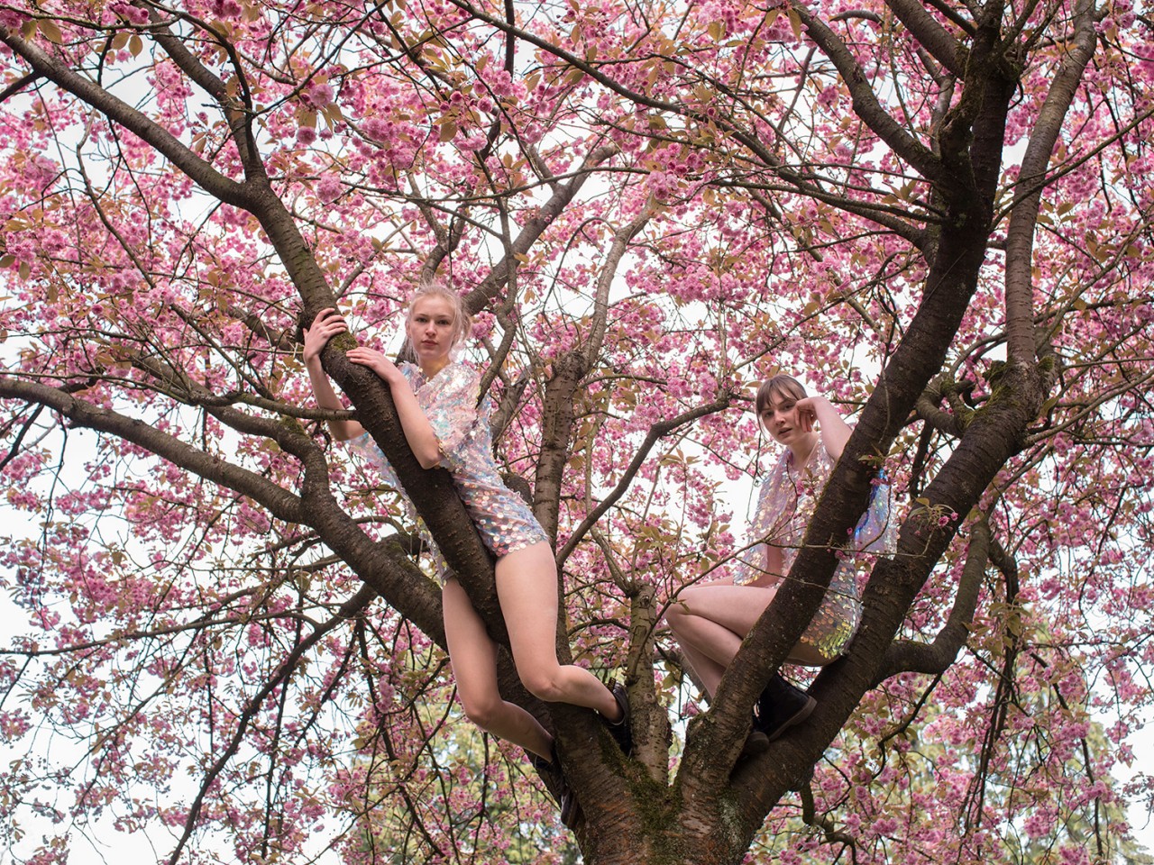KIRSTEN BECKEN Girls in Trees